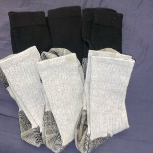 Carhartt men's wool and cotton socks in black and gray. Size 9 to 11 men's size.